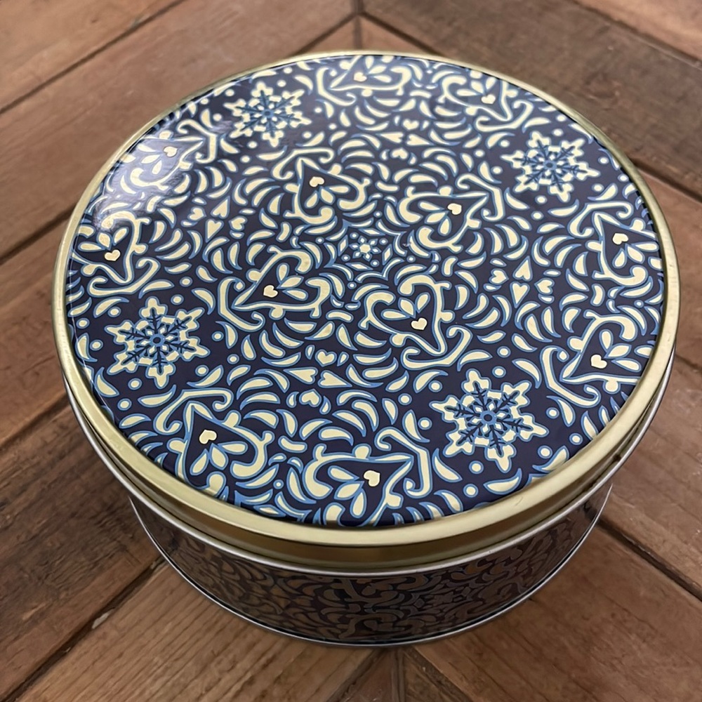 Metal Snowflake Tin